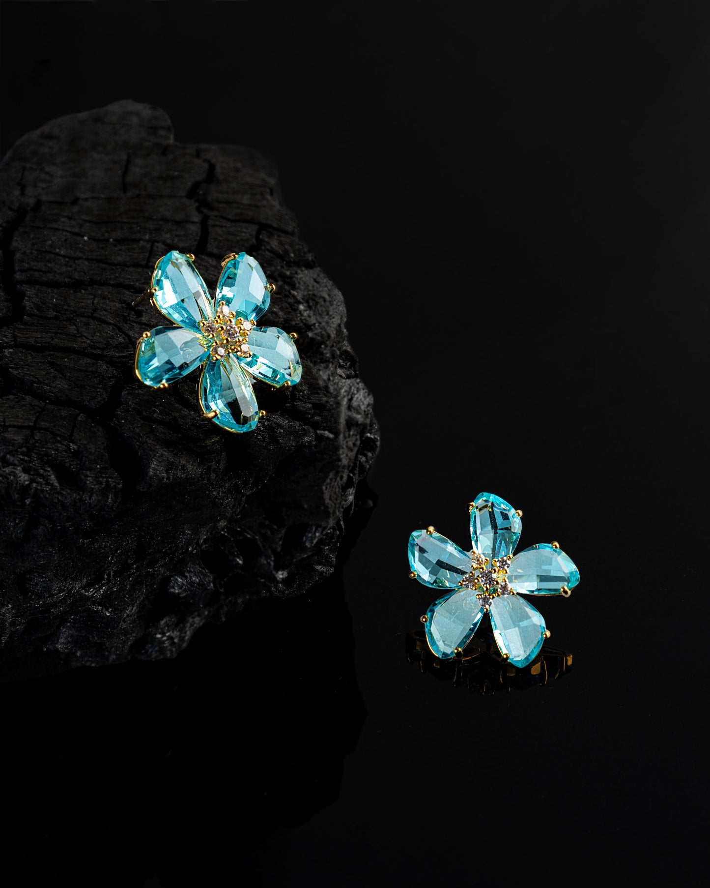 أقراط الورد بالزركون