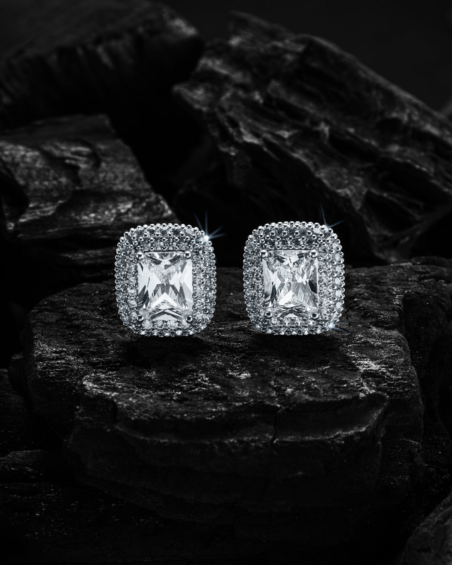 أقراط فضية بالزركون