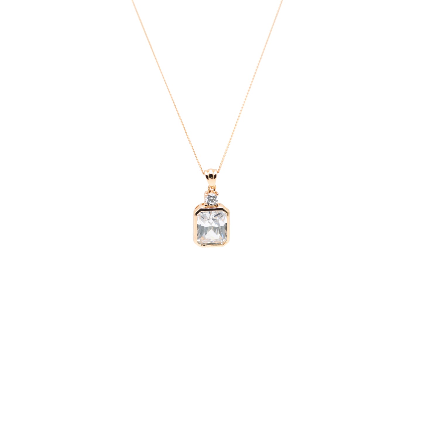 قلادة الكريستال الأبيض