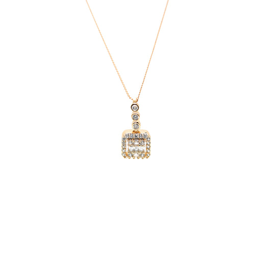 قلادة مرصعة بالكريستال